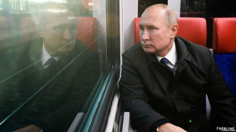 Один Путин не имеет недвижимости за рубежом, живет на зарплату, ездит на электричках.