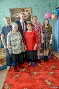 Фотографии печальные, согласен.
 Только вот здесь я не понял, кто с кем свадьбу играет: