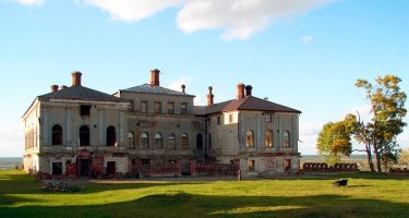 Там помимо ворот полно чего реставрировать надо.