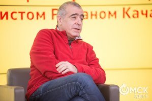 У него все супер =)) 
Рома н Рома нович Кача нов   советский и российский кинорежиссёр, сценарист, актёр и продюсер. Режиссёр и сценарист фильмов «ДМБ», «Даун Хаус», «Неваляшка», «Арье», «Гена Бетон» и других. По опросам фильмы входят в 100 главных фильмов РФ и 100 лучших фильмов всех времён на русском языке.
2013   почетная грамота Министерства культуры Российской Федерации «За большой вклад в развитие отечественной кинематографии, многолетнюю плодотворную работу»;
2013   ДМБ   по версии журнала «Афиша» фильм вошёл в «100 главных русских фильмов:1992 2013»[1];
2014   Гена Бетон   приз за лучшую режиссуру «За остроту взгляда и эксцентричность воплощения» на фестивале «Улыбнись, Россия»;
2014   Гена Бетон   приз кинопрессы, кинокритики и киноведов «За успешное преодоление долгого пути к зрителю и великолепный актёрский состав» на фестивале «Улыбнись, Россия».