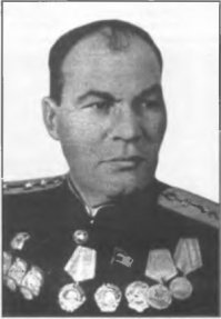 "Советский железнодорожник-машинист" - Петр Александрович Агафонов, депутат Верховного Совета СССР 3-го и 4-го созывов, лауреат Госпремии СССР, награждён двумя орденами Ленина (один - в 1942 году), Трудового Красного Знамени (1936г), медалями «За трудовую доблесть», «За доблестный труд в Великой Отечественной войне 1941 1945 гг.» и другими. Ему трижды (!) присваивалась высшая отраслевая награда знак «Почетному железнодорожнику».
Умер в 53 года...