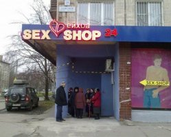 Друг в соседнем доме жил, постоянно мимо ходили. Аж ностальгия