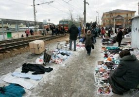 Остатки блошиного рынка около станции лианозово. Не такое уж и старое это фото 07-09
