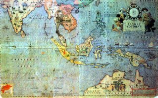 из поздних, трехмерных игр серии, понравилась только Сан Андреас. Остальные только запускал, но на игру меня заинтересовать они не могли. В первую часть играл много, но фишка в том, что я значительно ранее, году в 1987-88 делал такую игру, только настольную. Лист ватмана А1 разлиновываешь на квадратики по 1 см, нарезаешь такие же квадратики которые обозначают машины, людей, какие-то плюшки (деньги например, оружие), а на плоскости листа рисуешь город с несколькими кварталами. Чем больше людей играет одновременно тем лучше, мы даже в 11 человек играть умудрялись. В игре, как и положено, есть куратор-ведущий, который карточками озвучивает случайные события и управляет полицией. Игру мы тогда назвали "Robbery". 
А началась вся эпопея с игры из какого-то журнала, в виде карты.