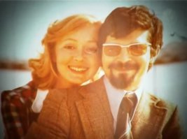 А тут на Орбакайте похожа, только Орбакайте без монокля ходила. Но это не точно.