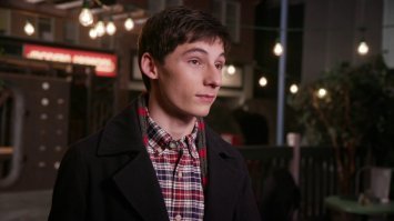 Он уже в процессе съёмок сериала достаточно подрос ))) Эхх, хороший сериальчик, жаль закончился ))