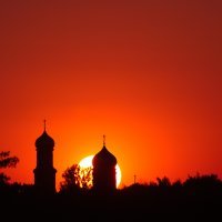 Закат над храмом Вознесения (Старый Оскол)
