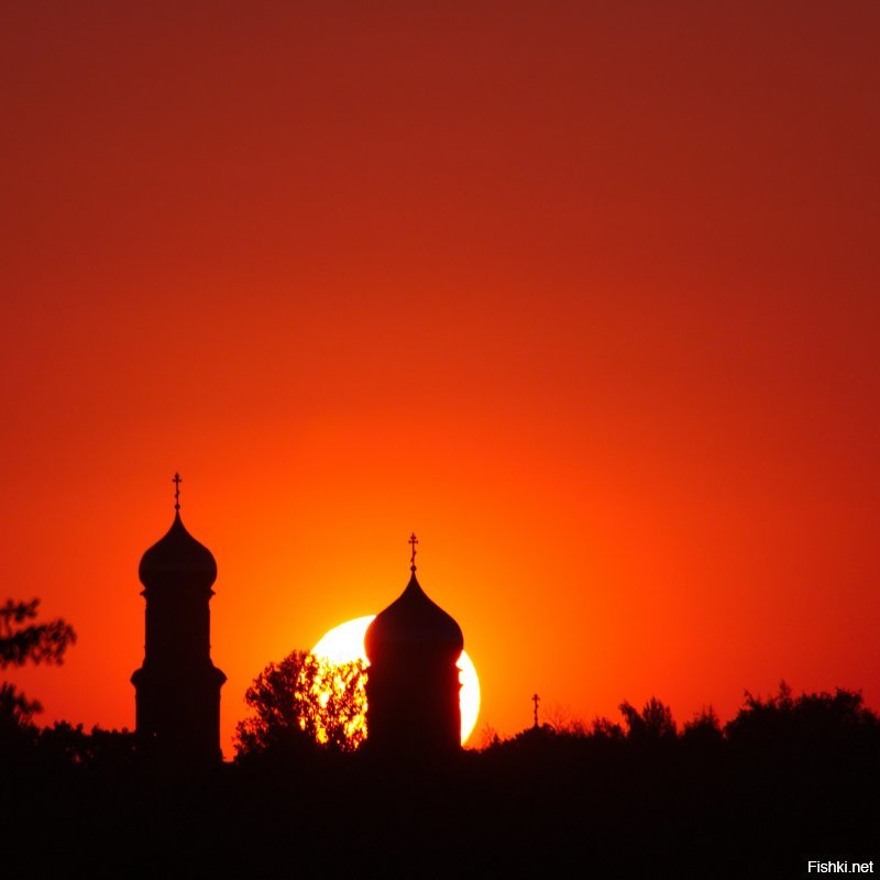 Закат над храмом Вознесения (Старый Оскол)