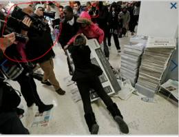 И новости в газету: 2 негра на глазах у всех ограбили и унизили...