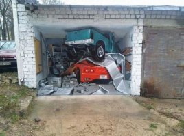 А можно прикольно ворота покрасить или наклейку налепить!