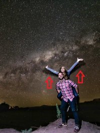 Могу ошибаться, но тут явно снимали в помещении, так как заметна тень на звёздном небе