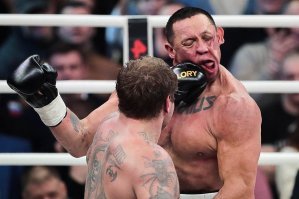 Александр Емельяненко победил Михаила Кокляева в боксерском поединке