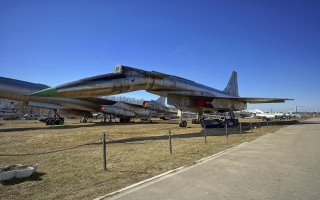 Тушка, но очень интересный проект, "изделие 100" т-4, кб Сухого