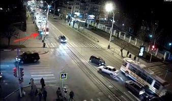 Никаких обоюдок или иных толкований быть не может - Ниссан въезжал на перекресток на красный. Это никак не назвать "заканчивал маневр".