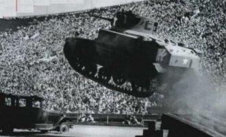 На фото американский M2, при чем здесь БТ-7? "Подвиг" - ну х.у.й знает... Автор, по моему вы несете какую-то дичь...