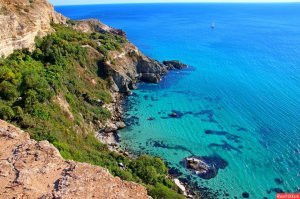 В Крыму, у моря. Вот здесь.