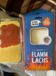 Видно же что упаковка внизу вскрыта, а мороженое просто растаяло. про недвижимость - там еще ничего не достроено. Платья покупать в интернете - это для идиотов, у всех фигуры разные. Короче весь пост - херня с тупыми подписями.