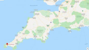 Для сведения. Трактир Адмирал Бенбоу действительно существует. Находится он в городе Пензас, в Корнуэл. До Бристоля там далековато, но похоже на то, что это реальный трактир из романа. Я туда не доехал когда был в Британии. Но попробую это сделать следующим летом.