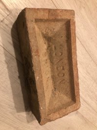 А вот такой сувенир я привёз из командировки.
Для любителей поострить: я его не купил ночью в подворотне.