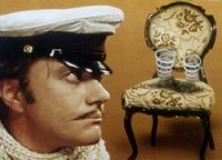 В Москве показали стеклянный трон наполненный  банкнотами в 1 млн долларов