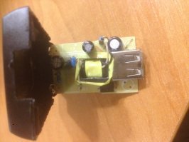 ибп и так постоянно пашет если в него хоть что то воткнуто. какая нафиг деградация кондеров - у нормальных зарядок нет ни какой деградации,  скорее мобила умрет, чем сдохнет качественная зарядка, специально для такого, как ты расковырял одну из хороших зарядок (проработала она до вскрытия 7 лет) никакой деградауии кондеров нету и в помине. просто нехер покупать китайское г за 100р и не будет никаких проблем с зарядками. данная вскрытая зарядка от медиа плеера explay. сам плеер уже скончался года как 2 назад