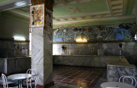 В Тбилиси, рядом со станцией метро "Руставели", насколько я помню,  был павильон Воды Лагидзе, достаточно большое помещение, столы из мрамора, несколько прилавков с подачей лимонада разных сортов. Так вот, помнится, что кроме изысканного сливочного (наверное-"крем-сода"), был ещё и шоколадный! О, нашел, и сейчас, наверное, есть.


А в бутылках под этой маркой в магазине Окей "Сливочный" не такой.