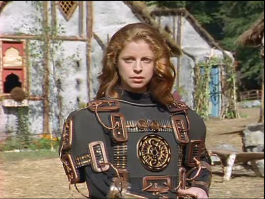 Ох меня вот эта особа злила. Прям сволочь.