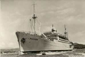 фото 1 "Ангара" Бывший корабль управления подводными силами Криксмарине «Aviso Hela»
фото2 "Россия" Судно построено в 1938 году в Гамбурге и носило название «Патрия»
фото 3 "Петр Великий"  В феврале 1941 г. пароход был мобилизован в Кригсмарине под названием «Дуалс». 
про "Нахимов" писать не буду-все знают
Еще был в Баку в составе ККФ  танкер с мраморными танками-итальянский виновоз.
а за говнопост МИНУС!!!