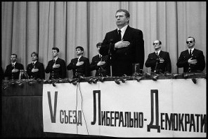 Ссэсовцы, только что зигануть осталось.