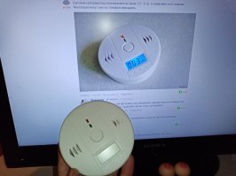 купил такой на одном китайском сайте, около 300р...на дым хорошо реагирует, на газ не пробовал. Использую на даче(печное отопление), с ним спокойнее