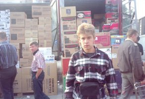 Соней торговал, хачапури торговал,  и уважение имел.