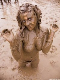 долой эту свинью. Авэ грязные цыпочки!