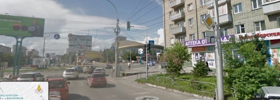 Вот какие знаки стоят перед этим перекрестком. Давайте разбираться как правильно проехать это место.