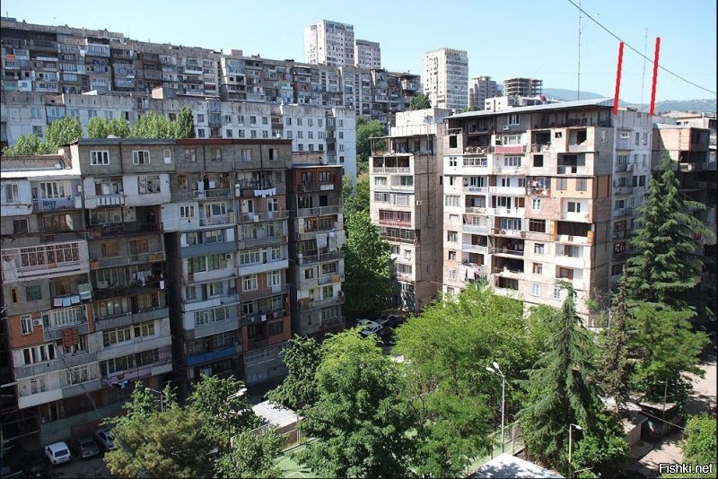Был в Тбилиси - там целые стены балконные пристраивают))
