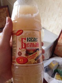 по рецепту похож на белый квас! А это щи! Я переехала в Белгородскую область и тут познакомилась с этим белым квасом. Вода, мука, чуть соли и сахара и изюминки для брожения. Добавляют еще листики мяты, хрен. Вкусный напиток!  Очень трудно открывать бутылку, потому что всё просто может вылиться с пеной. Рецепт простой, поэтому дома у нас всегда 3 литра сама ставлю.