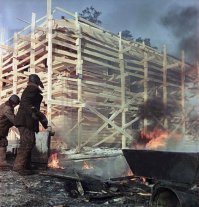"Братск Строительство лесопромышленного комплекса Мороз -50 градусов, 1959:"
Очень интересные фото, спасибо. Но мороз -50 (как представлен на фото, в г. Братск), выглядит все-таки по другому - попрошу оценить разницу
