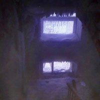 у нас такое же было, когда молодеж свернула батарею с кипятком, он часа 2 струячил, пока аварйка приехала. на улице -25 было. утром выходишь и такая же вот красота))) все белое )))