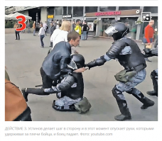 О-па.....И Устинов уже не просто держит телефон а давит на шею предплечьем.....И он не спотыкается , а именно падает и выбивает плечо  благодаря усилиям Устинова 
и за то что Устинов применил спецприёмы( а это отягчает наказание ) ему и впаяли 3,5 года......