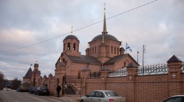 Новостей очень много за неделю, храмы я не внёс, но они есть:

1. В Калужской области восстановлен храм на родине адмирала Сенявина

В деревне Комлево Боровского района Калужской области, родине знаменитого флотоводца адмирала Сенявина состоялось освящение храма в честь Рождества святого Пророка Предтечи и Крестителя Господня Иоанна.

Старинный храм на этом месте был главным храмом располагавшейся здесь усадьбы знаменитых адмиралов Сенявиных. Он был построен в камне в 1712 году

2. В Мордовии открылся новый храм

В с. Большие Березники Мордовии открылся и был освящён новый Свято-Троицкий храм.

Его строительство в небогатом мордовском селе шло долгие 14 лет. До сегодняшнего дня Большие Березники оставались единственным районным центром в Мордовии, где не было православного храма.

Ранее существовавшая церковь в Больших Березниках была разрушена в 1937 году.

Также несколькими днями ранее в селе открылась часовня