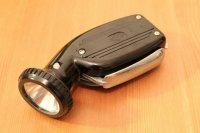 есть, работает, все круто. ток диодным уступает ппц.. поэтому ради ностальгии хранится на дачке)