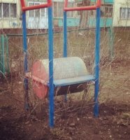 у меня , на заднем дворе школе, где я учился, такие до сих пор стоят, их подкрашивают, смазывают :) народ делает "пробежки", но в основном дети балуются =))) ну как и я в детстве )) почти вечная штука получается)