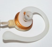 Дааа. 
У меня в серванте стояло вот это чудо Радиотехники (первое фото).
А еще никогда не забуду экспортный вариант SOKOL-308 (второе фото). Зверь-аппарат! Всё ловил. У меня был наушник-вкладыш, правда зацеп за ухо был безвозвратно утерян. И я через него по полночи разные вражеские станции пацаном слушал в деревне, чтобы дедов не будить. Ээээхх