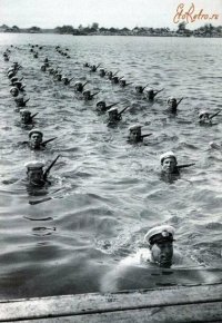 Тридцать три богатыря, Все красавцы удалые, Великаны молодые, Все равны, как на подбор, С ними дядька Черномор.