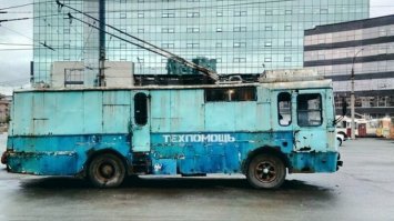 Как этот сарай на колёсах относится к давно забытым ВЕЩАМ?