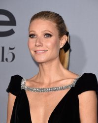 Сейчас в США и на Западе как только не называют своих детей!
Например, Гвинет Пэлтроу придумала для дочери фруктовое имя – Эппл (Яблоко). "Это слово звучало мило и звонко и вызывало у меня такие приятные ассоциации!" – объяснила свой выбор Гвинет.
Да, в русском языке есть женское имя Груша, но это производное от имени Аграфена (или Агриппина).