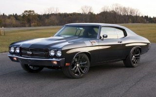 омимо Camaro, в Chevrolet был еще один не менее известный и привлекательный мускул кар - Chevelle SS. Модель 1964 года имела довольно простой и не привлекательный дизайн. Пик популярности пришелся на 1970 год, когда новый эффектный дизайн кузова и 7,4 – литровый V8 очутились под «одной крышей». Двигатель генерировал 450 л.с. мощности и 678 Нм крутящего момента. Разгон до сотни занимал 5,9 секунд.