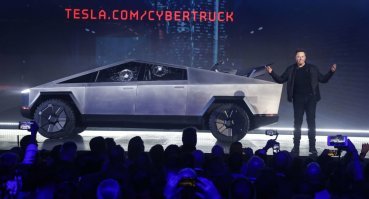 К 13 фото "Электробаты - электромобили, в качестве такси. Нью-Йорк, 1898"
Прошло 120 лет... 
Илон Маск представляет новую электромобиль: