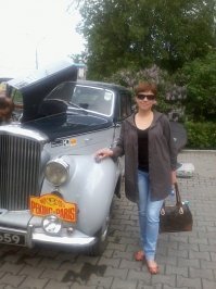 С женой был в Новосибирске в 13 году видел машины пробега. Прикольно сейчас фото только 1953 - Bentley R Type