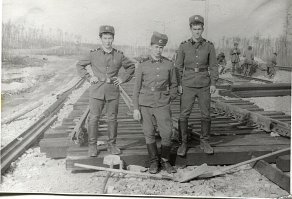 Так немного по лучше вас видно, а то снимки из царской России лучше различимы.