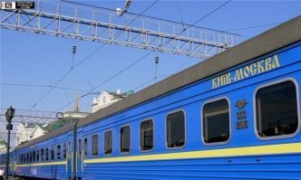 До недавнего времени таким и оставался, как на картинке
Поезд № 1/2 на вокзале Киев-пассажирский